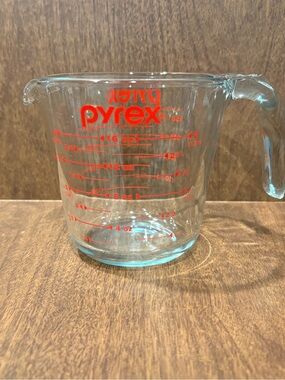 Vintage Pyrex Measuring Cup